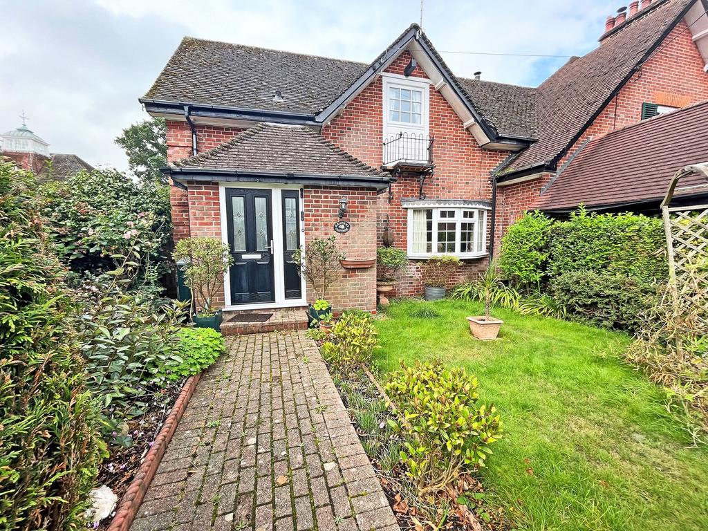 Station Road, Sway, Lymington, Hampshire, SO41 3 bed semidetached