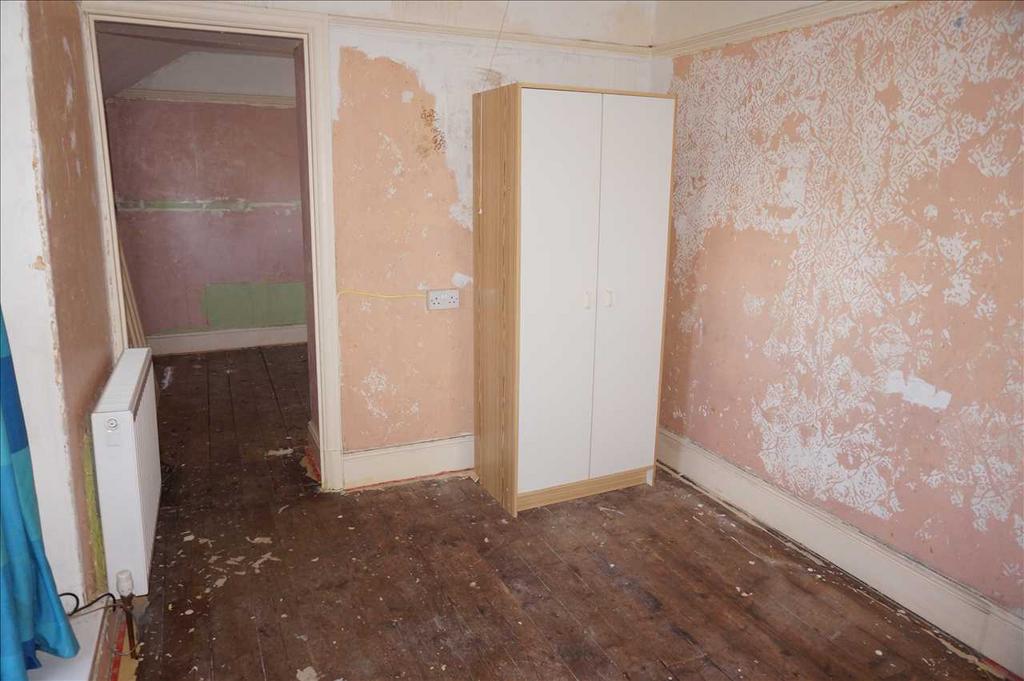 Back bedroom 2 :
