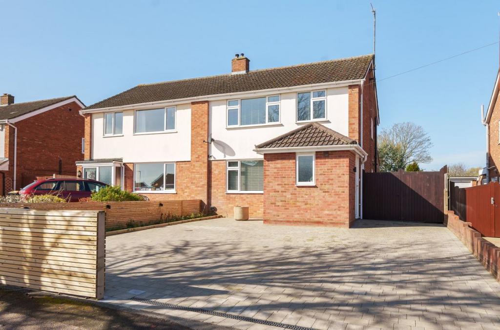Poplar Avenue, Bedford 3 bed semidetached house for sale £475,000
