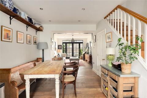 16 Mile End Place, London, E1 4BH