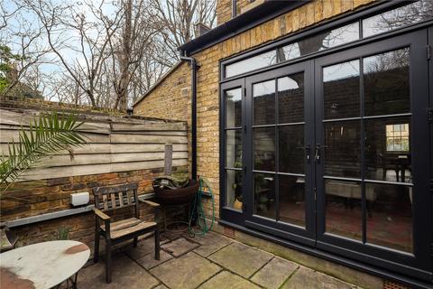 16 Mile End Place, London, E1 4BH