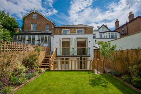 46 The Vineyard, Richmond, TW10 6AZ