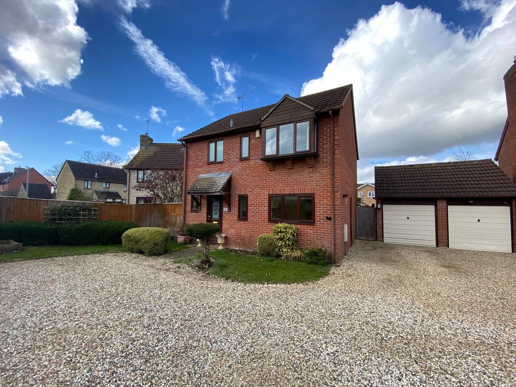 Yew Tree Gardens, South Marston, Swindon, SN3 3 bed detached house £