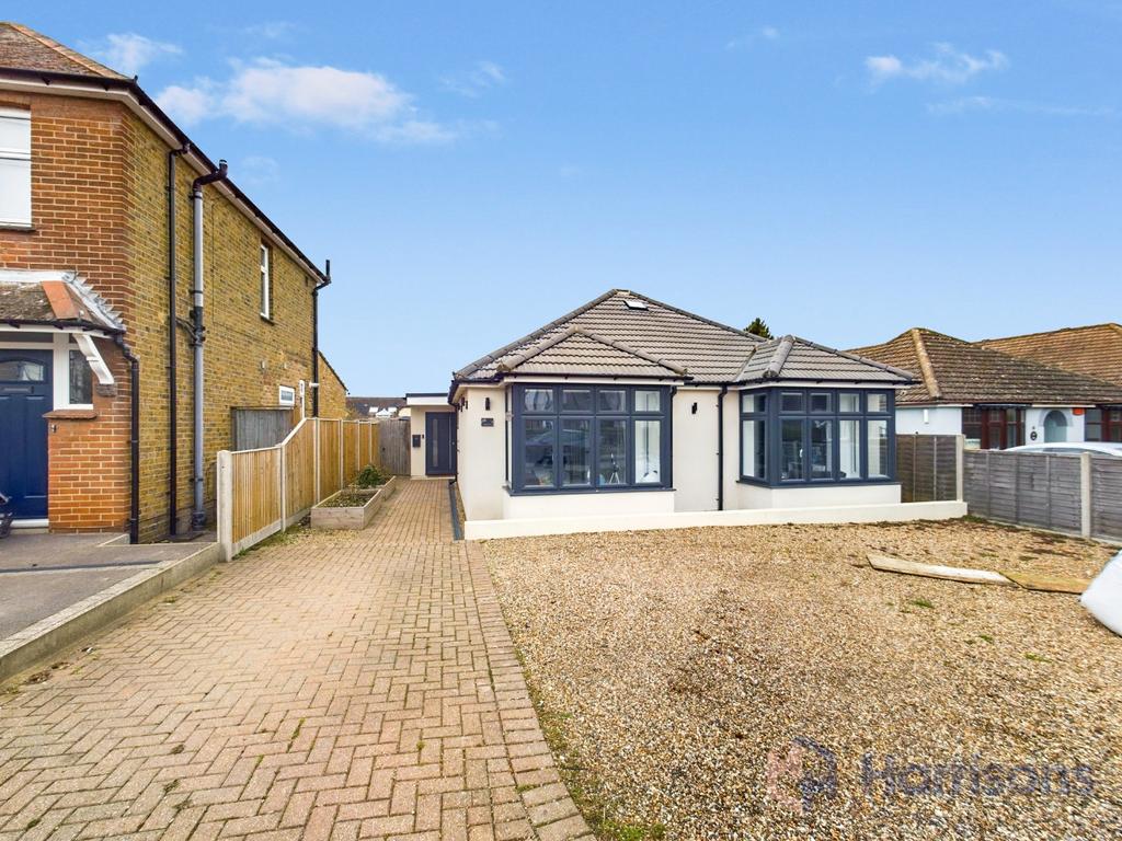 Woodstock Road, Sittingbourne, ME10 4HN 4 bed detached bungalow £600,000