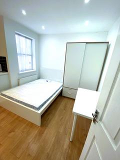 Studio to rent, Ilford Lane, Ilford IG1