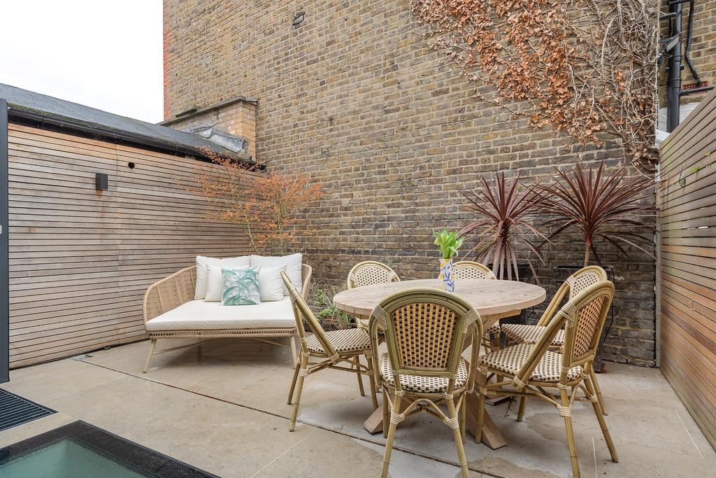 Crabtree Lane, Fulham, London, SW6 3 bed apartment for sale £1,095,000