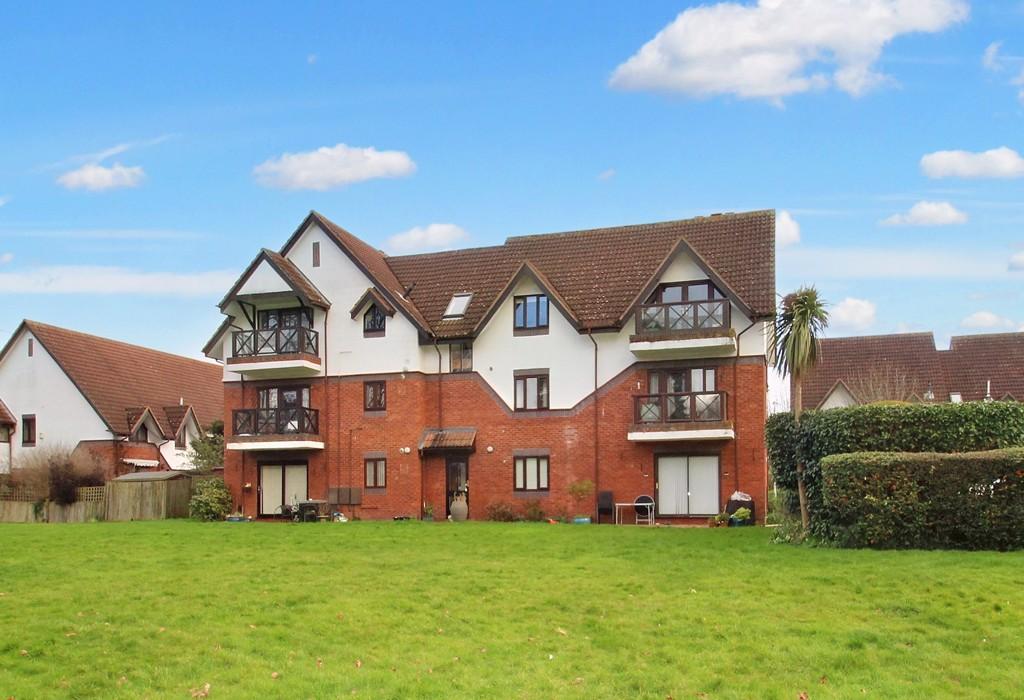 Wren Drive, West Drayton, Greater London 2 bed apartment for sale £
