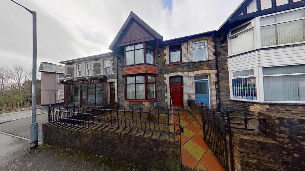 3 Blaendare Road, Pontypool, Gwent... 4 bed terraced house £152,000