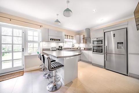 Highfield House, 5b Upper Northam Close, Hedge End, Southampton, SO30 4BB