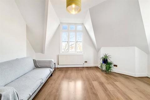 121b Tottenham Lane, London, N8 9BJ