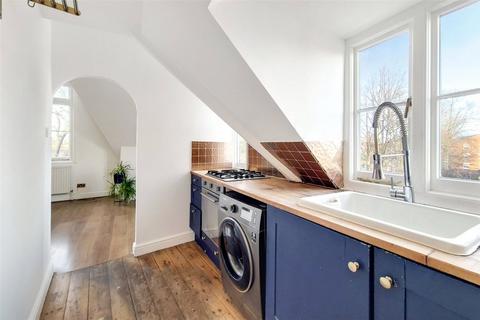 121b Tottenham Lane, London, N8 9BJ