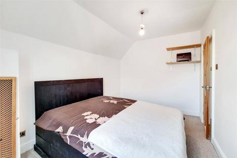 121b Tottenham Lane, London, N8 9BJ