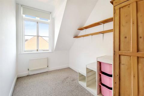 121b Tottenham Lane, London, N8 9BJ