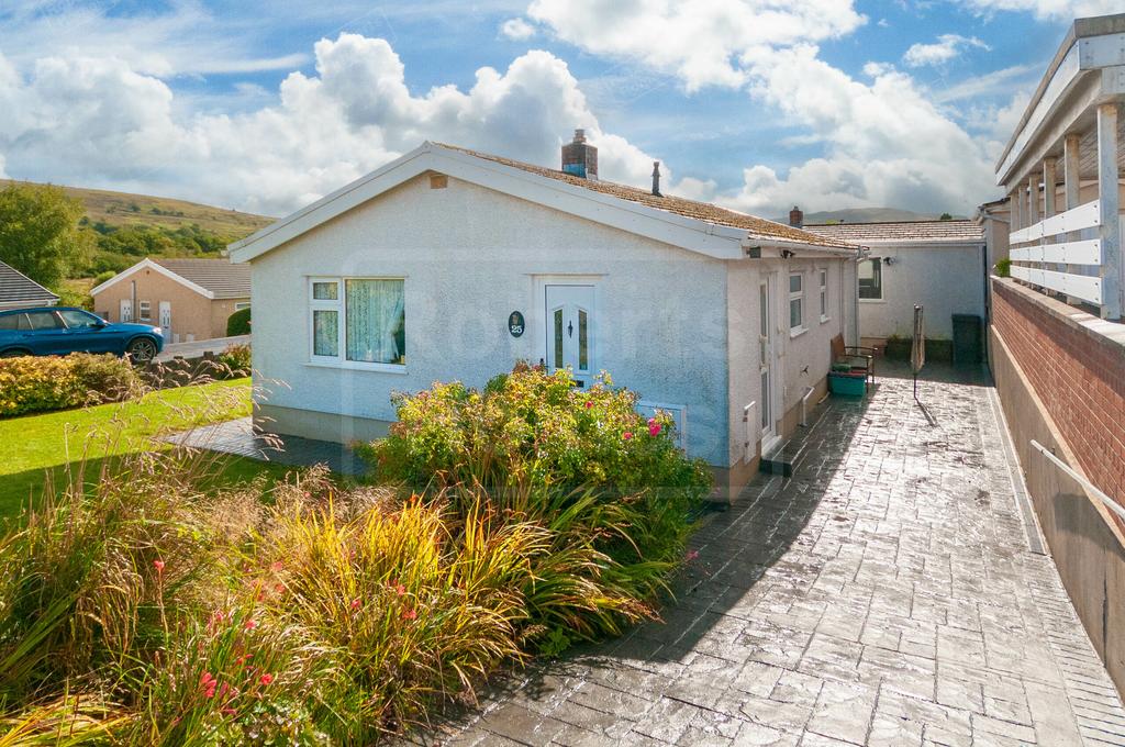 Richmond Park, Ystradgynlais, Swansea, West 2 bed detached
