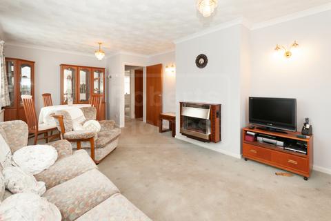 2 bedroom detached bungalow for sale, Richmond Park, Ystradgynlais, Swansea, West Glamorgan