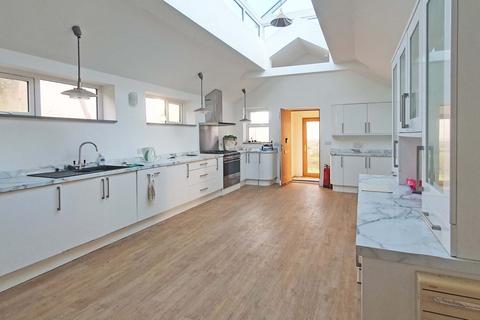 5 bedroom property with land for sale - Longdowns, Penryn