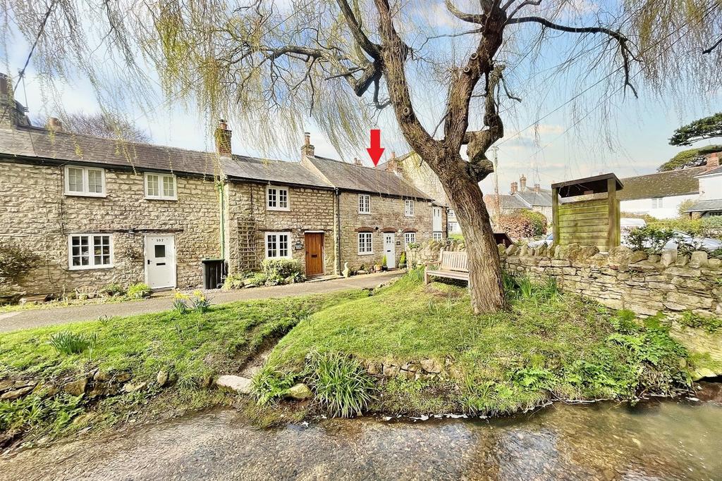 Sutton Poyntz 2 bed end of terrace house for sale £350,000