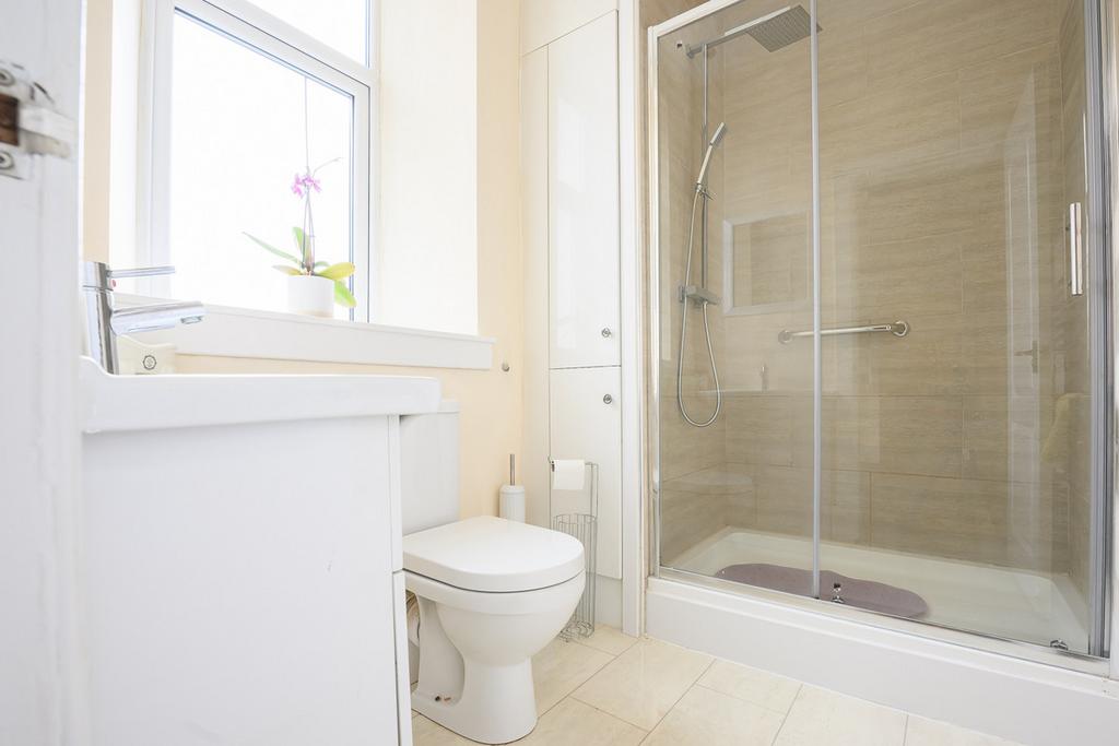 Madeira Street, Greenock, PA16 2 bed terraced house £750 pcm (£173 pw)