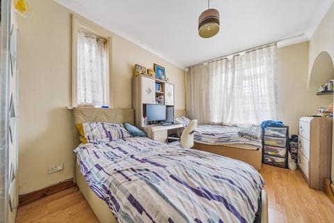 3 bedroom flat for sale, Knapmill Road, Catford