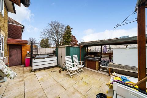 3 bedroom flat for sale, Knapmill Road, Catford