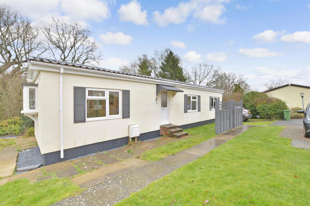 Petersfield, Hampshire 1 bed park home for sale £160,000