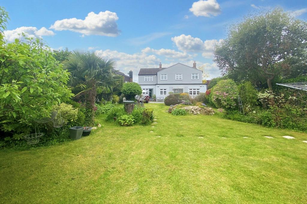 Galleywood Road, Chelmsford CM2 4 bed detached house for sale £875,000