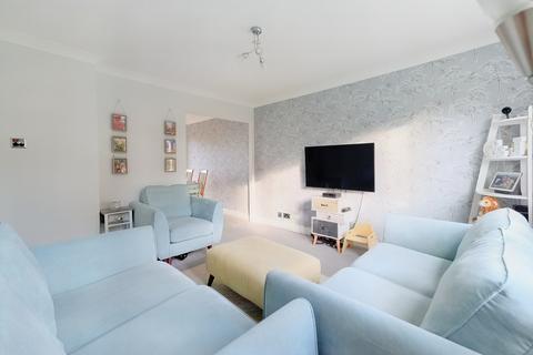 3 bedroom semi-detached house for sale - Downsway, Chelmsford CM1