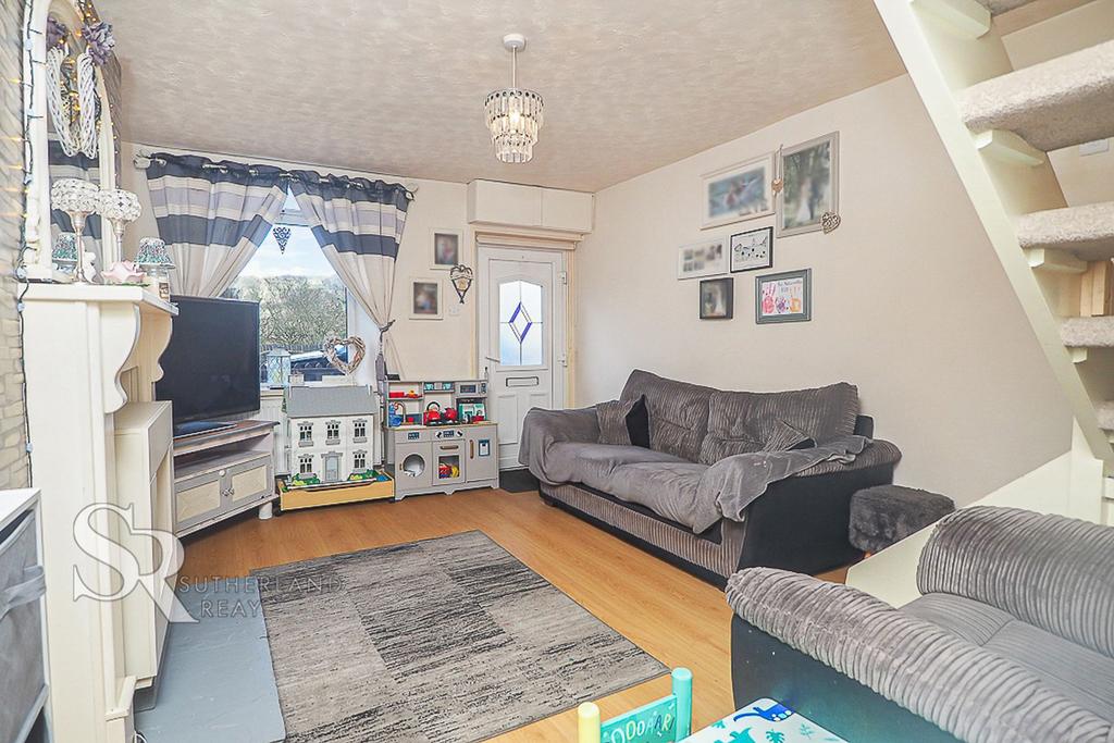 Buxton Road, Furness Vale, SK23 2 bed terraced house £190,000