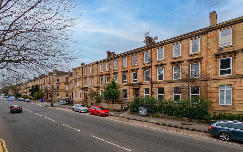 Paisley Road West, Flat 0/2, Cessnock, Glasgow, G51 1BN 3 bed flat for