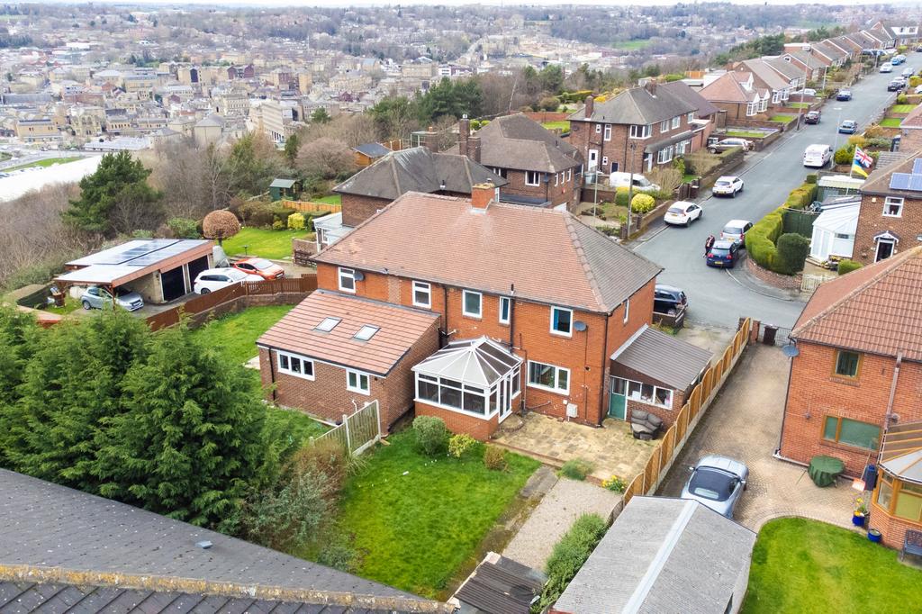 Pennine Road, Dewsbury, WF12 3 bed semidetached house £200,000