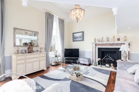 2 bedroom flat for sale, Wormleybury Manor, Broxbourne EN10