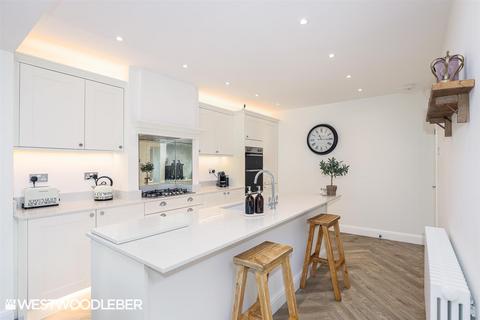 8 Hammondstreet Road, Cheshunt, Waltham Cross, EN7 6NT