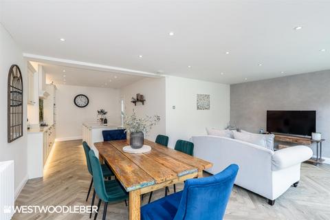 8 Hammondstreet Road, Cheshunt, Waltham Cross, EN7 6NT