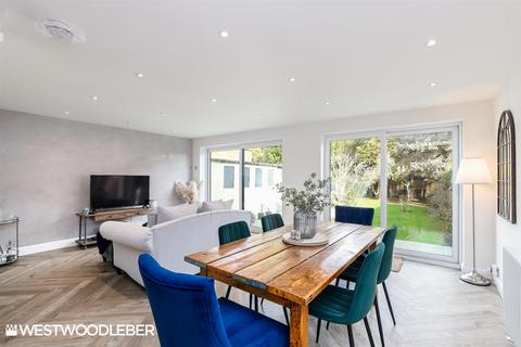 8 Hammondstreet Road, Cheshunt, Waltham Cross, EN7 6NT