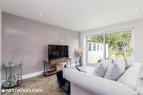 8 Hammondstreet Road, Cheshunt, Waltham Cross, EN7 6NT