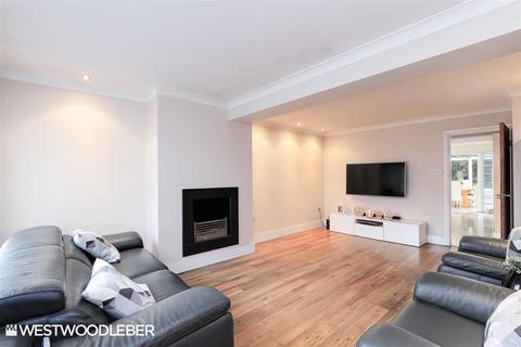 2d Churchfield Path, Cheshunt, Waltham Cross, EN8 9EG