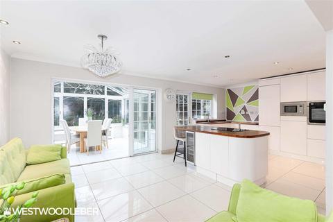 2d Churchfield Path, Cheshunt, Waltham Cross, EN8 9EG
