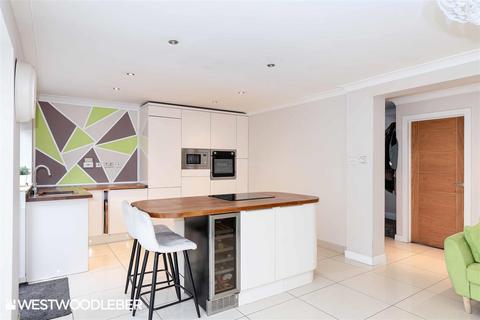 2d Churchfield Path, Cheshunt, Waltham Cross, EN8 9EG