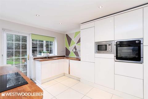 2d Churchfield Path, Cheshunt, Waltham Cross, EN8 9EG