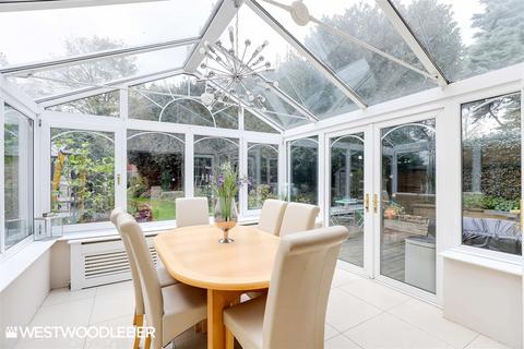 2d Churchfield Path, Cheshunt, Waltham Cross, EN8 9EG