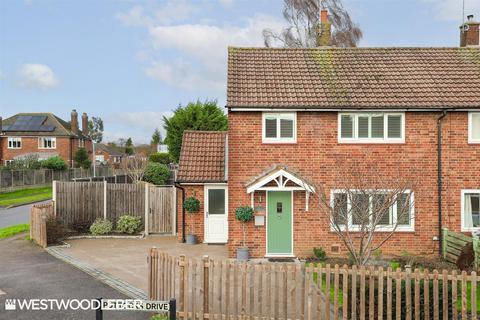 1 Puttocks Drive, Welham Green, Hatfield, AL9 7LW