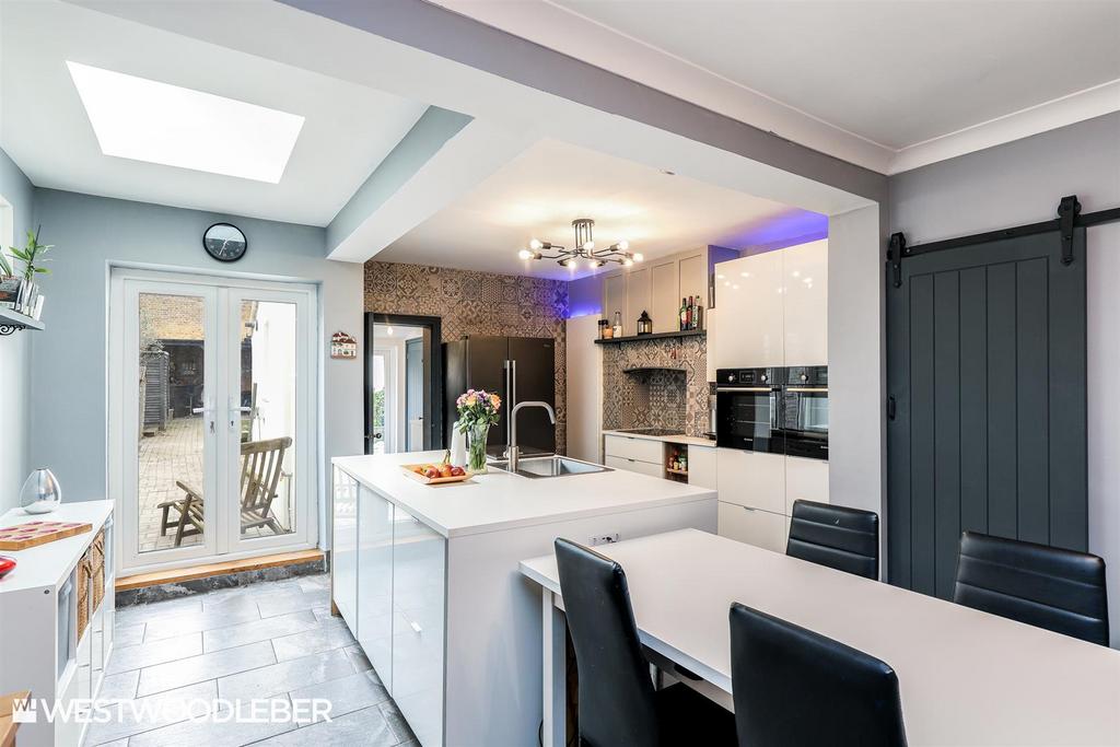 Marston Road, Hoddesdon EN11 3 bed semidetached house £525,000