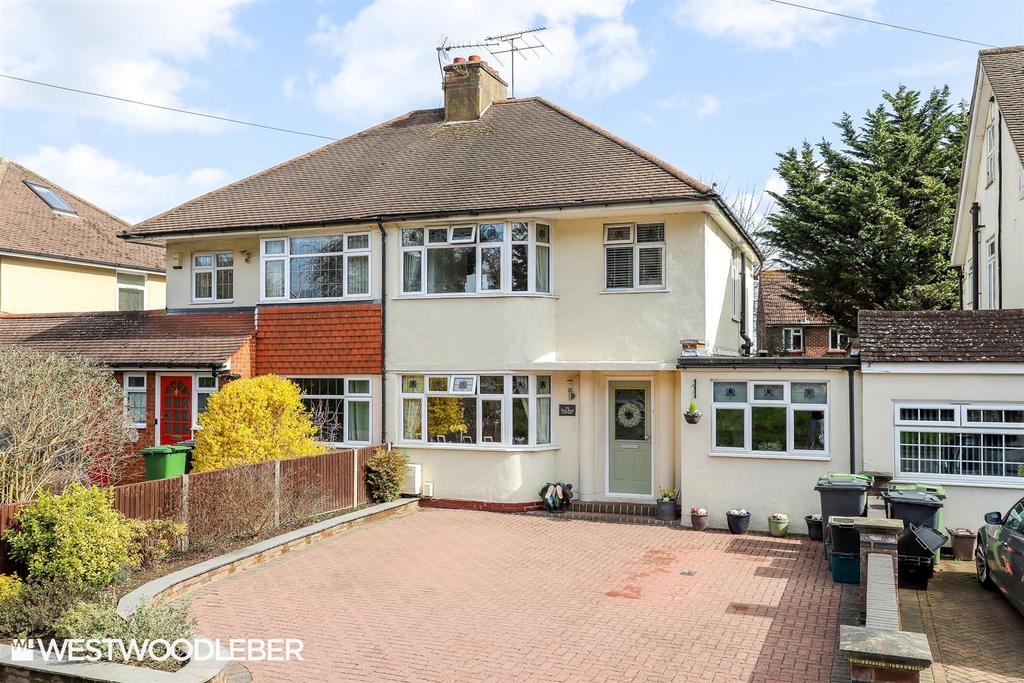Ware Road, Hoddesdon EN11 4 bed semidetached house for sale £572,500