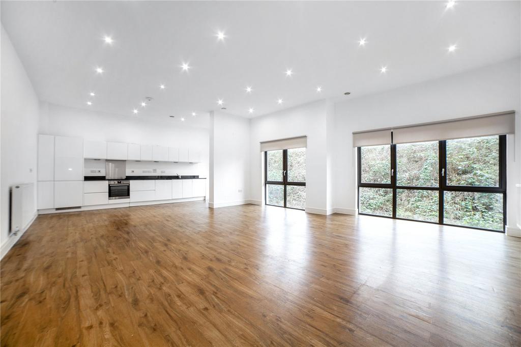 Gwynne Road, London, SW11 2 bed apartment £2,500 pcm (£577 pw)