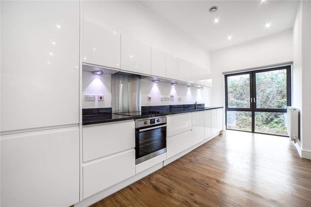 Gwynne Road, London, SW11 2 bed apartment £2,500 pcm (£577 pw)