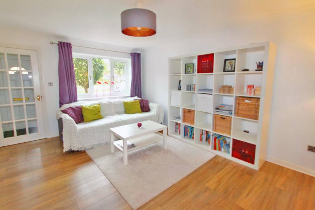 Stockley Close, Haverhill CB9 3 bed link detached house £315,000