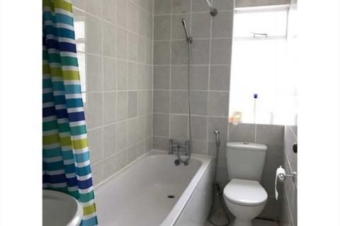 2 bedroom flat to rent - PULLMAN COURT, STREATHAM HILL, SW2