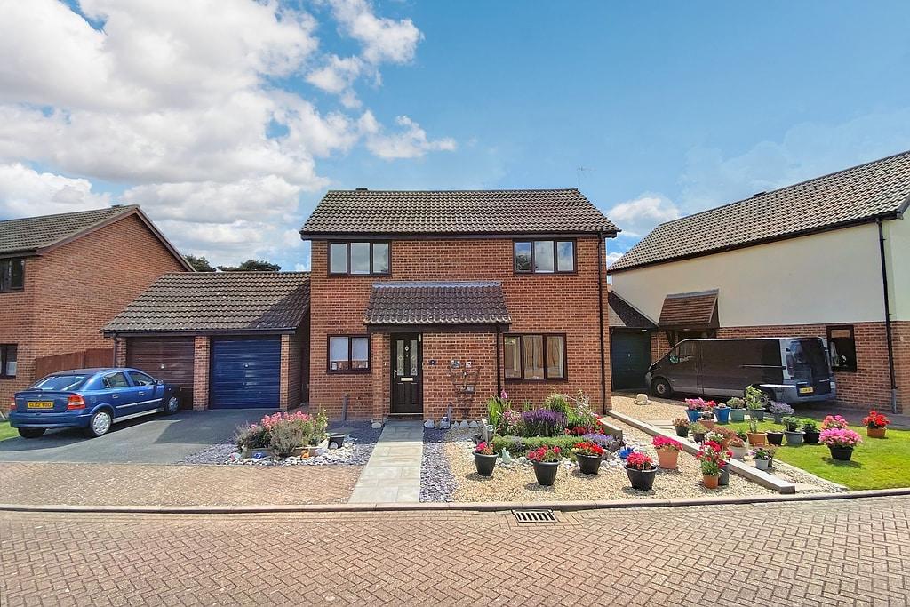 Amos Close, Herne Bay 3 bed detached house for sale £425,000