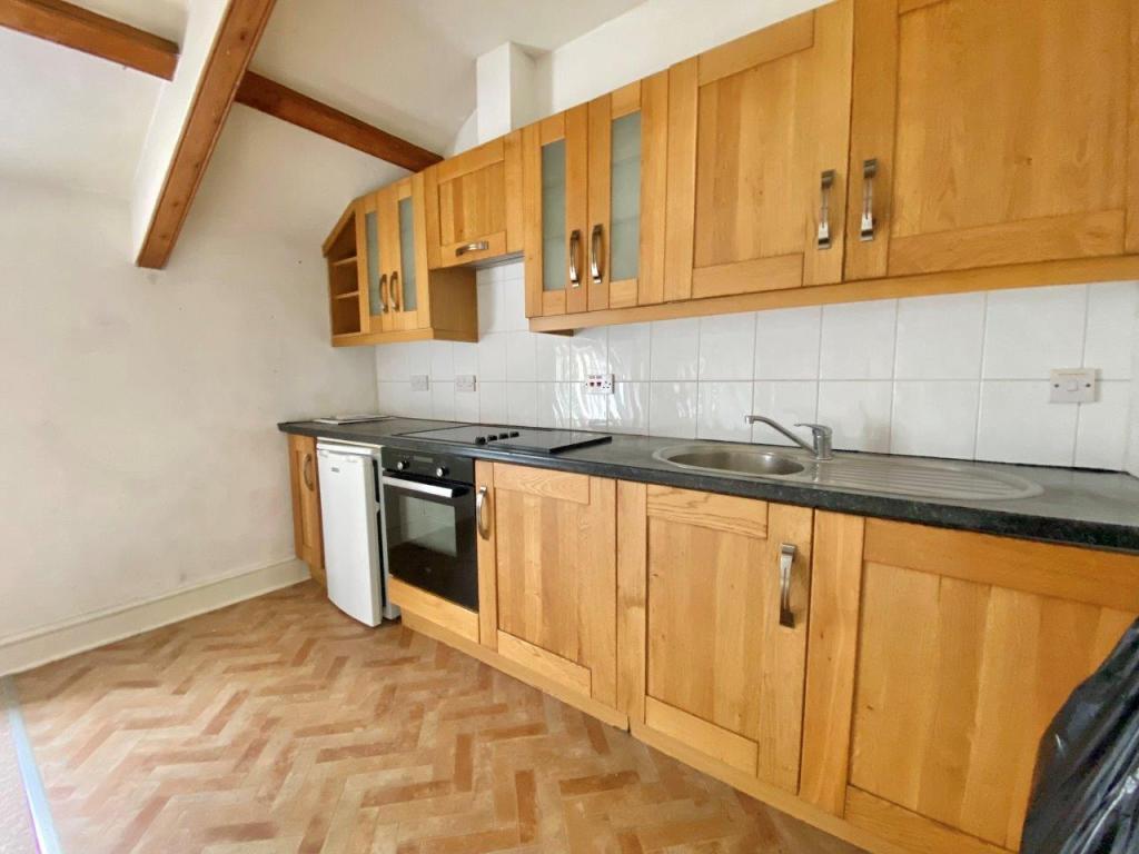 Lower Woodfield Road,Torquay 1 bed flat £600 pcm (£138 pw)