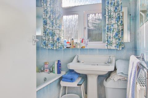 2 Birch Drive, Willerby, Hull, HU10 6LB